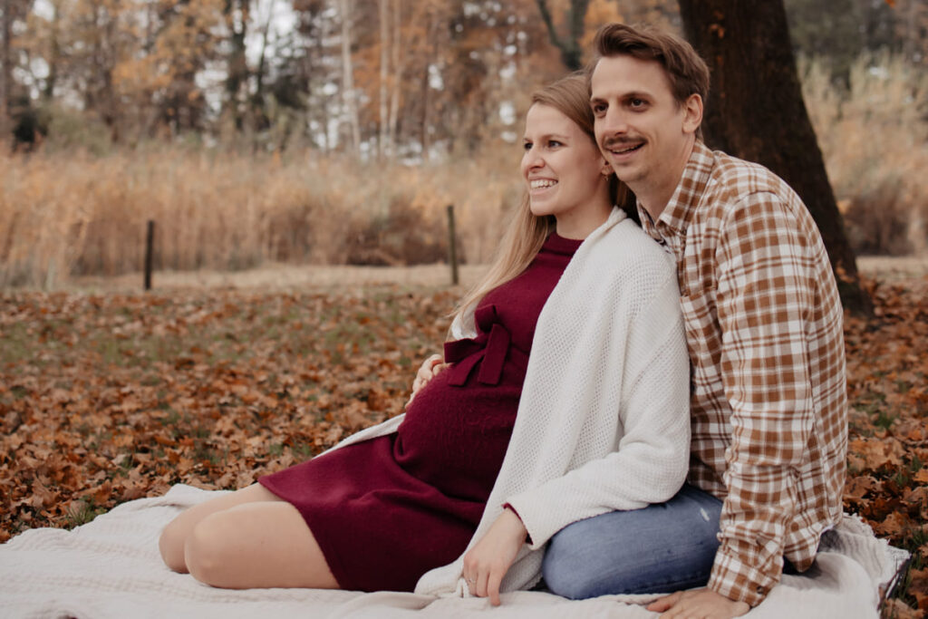 Schwangerschafts Fotoshooting in der Nähe in Zürich – Natürliche Babybauchfotos