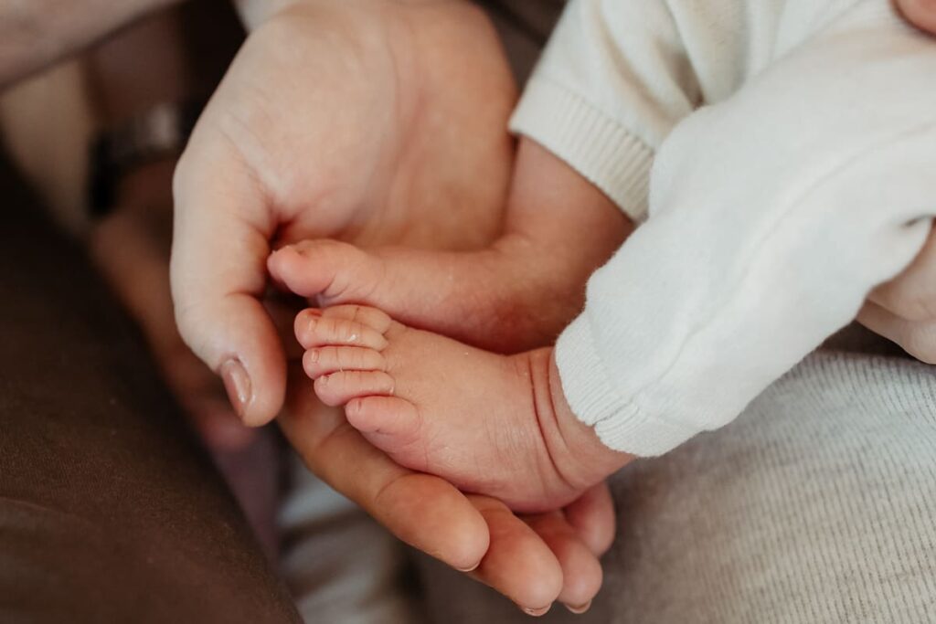 Babyfotografie in Zürich - Natürliches Babyshooting Zuhause