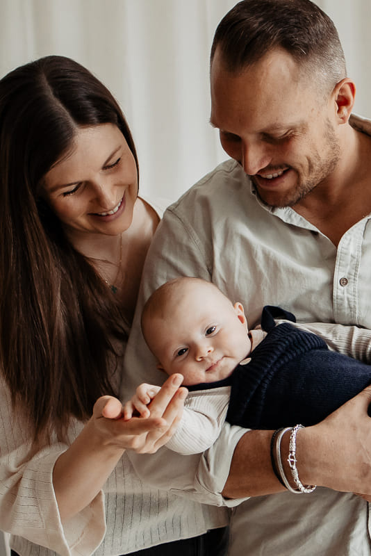 Babyfotografie in Zürich - Natürliches Babyshooting Zuhause