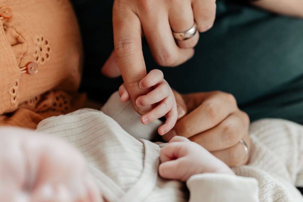 Natürliches Babyshooting zuhause in Zürich