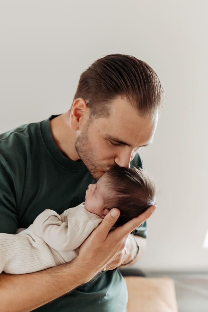 Natürliches Babyshooting zuhause in Zürich