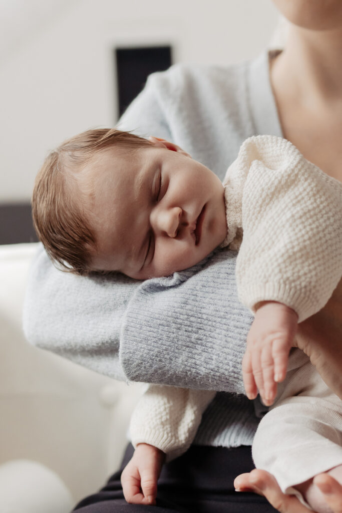 Vorteile eines Newborn Fotoshootings zu Hause - Baby Shooting in Zürich | Rebecca Altermatt Photography
