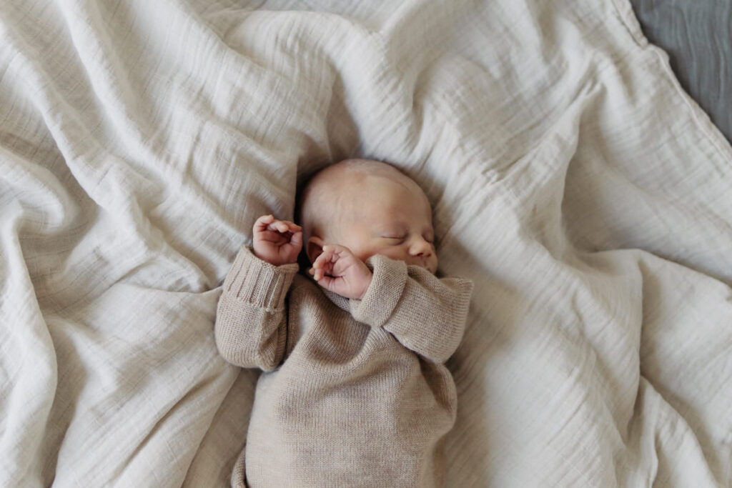 Newborn Shooting Outfit für harmonische Babybilder