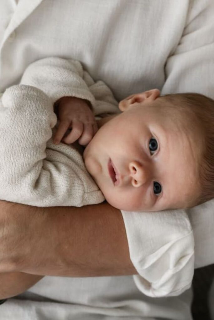 Neugeborenenfotos, Baby ganz nah im Portrait